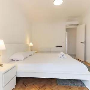 https://lapa-classic-by-homing.hotels-lisbon-portugal.com